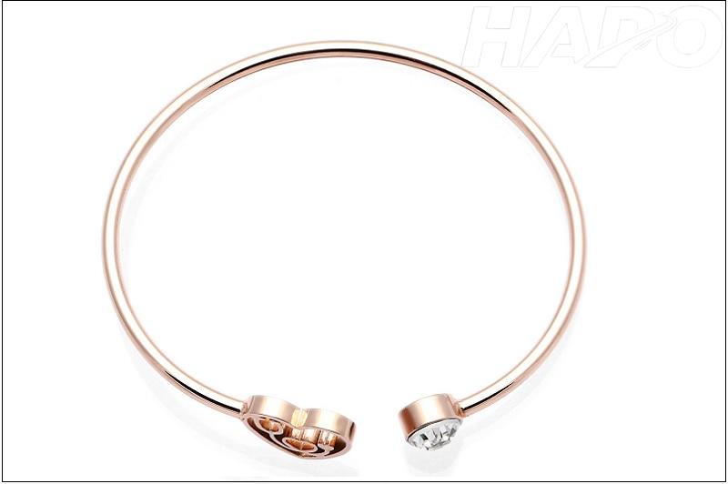 Vòng tay nữ mảnh bằng kim loại