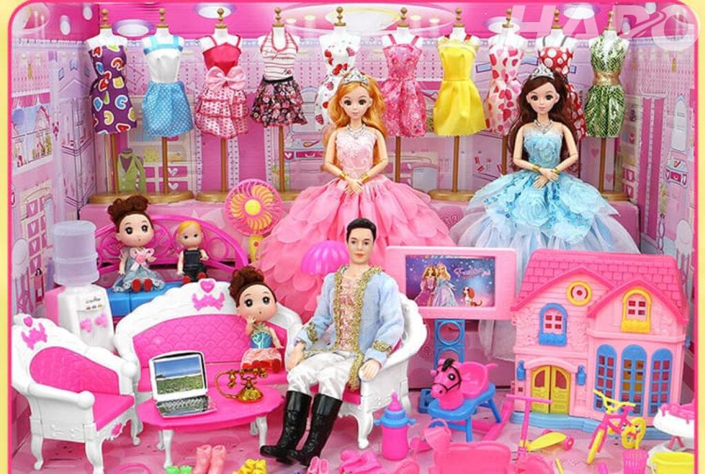 Búp bê và nhân vật hoạt hình